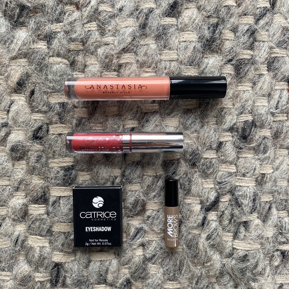 Bundle of random makeup